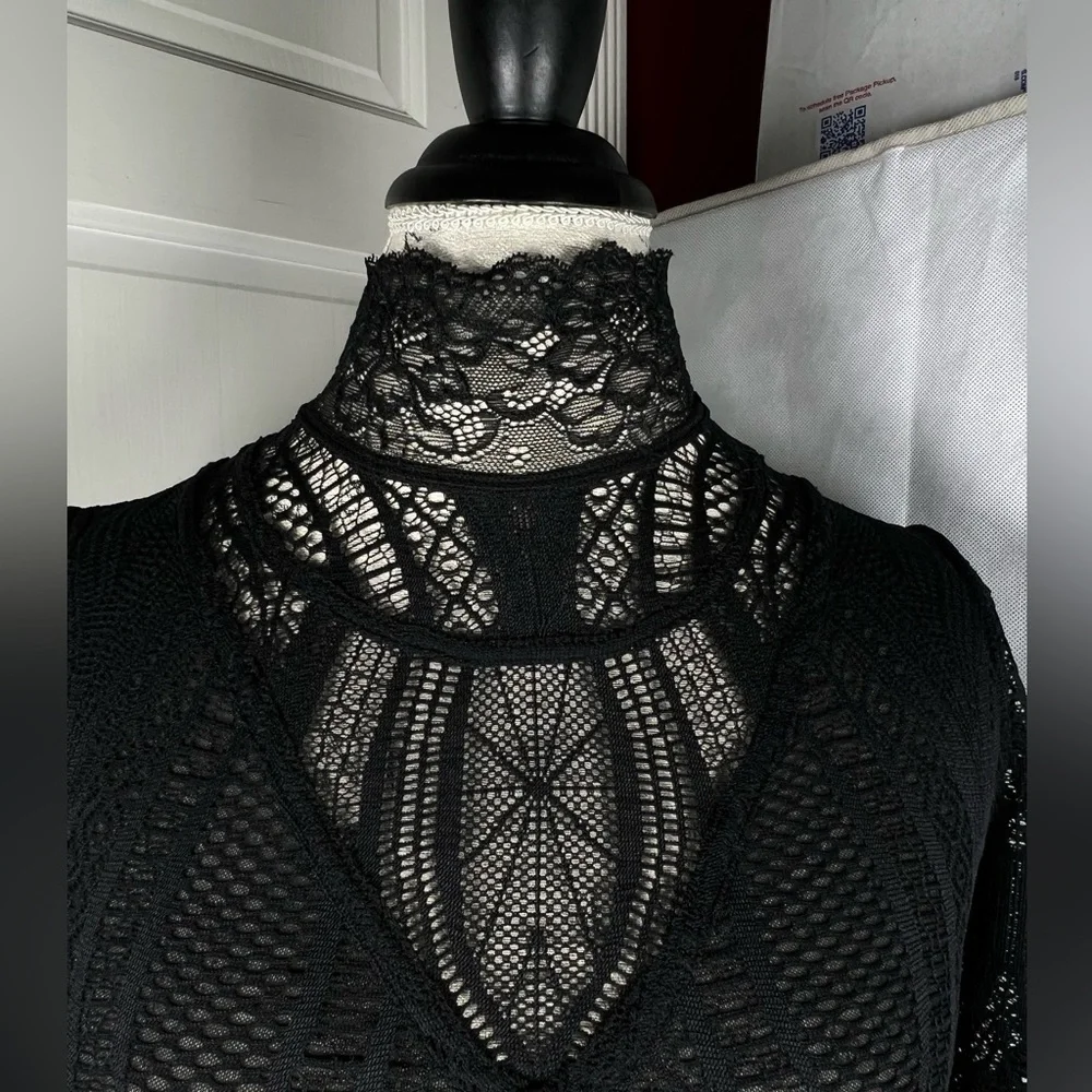 Free People Black Lace Women's Tunic Top Body Hugging 3/4 Sleeves Size Small